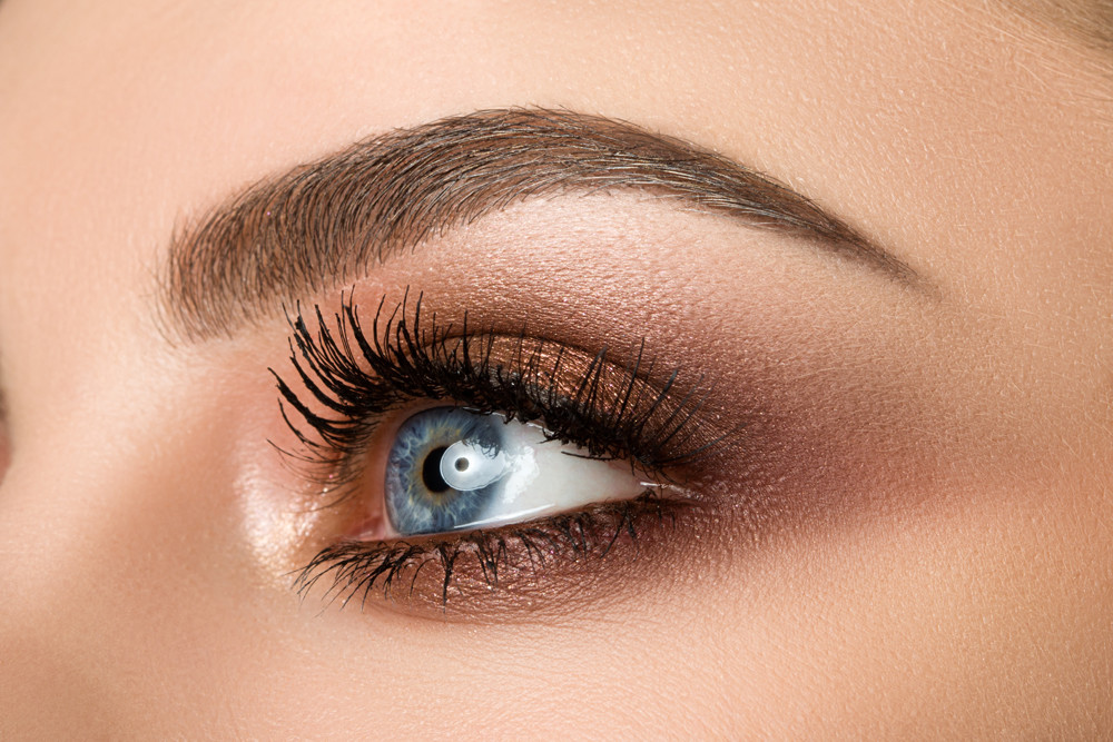 Chirurgie esthétique du sourcil